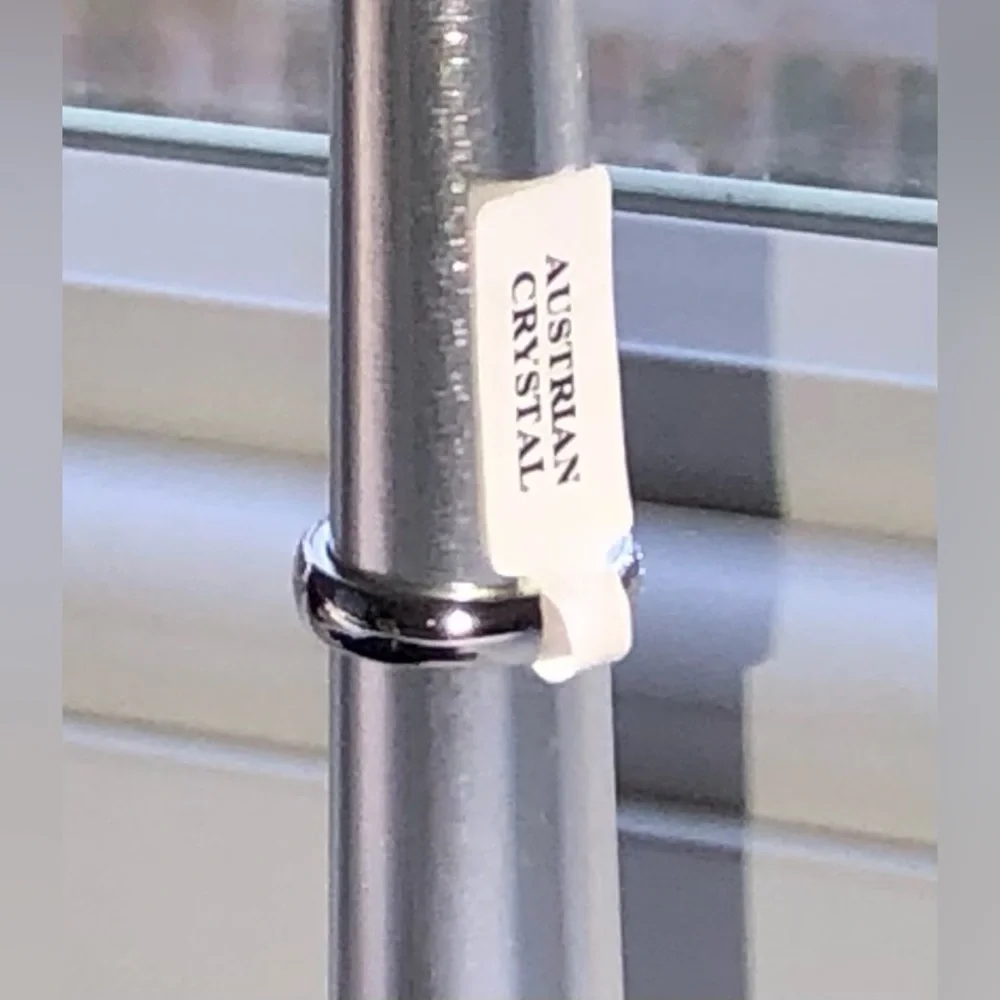 Austrian Crystal Silver Tone Ring - Picture 4 of 10